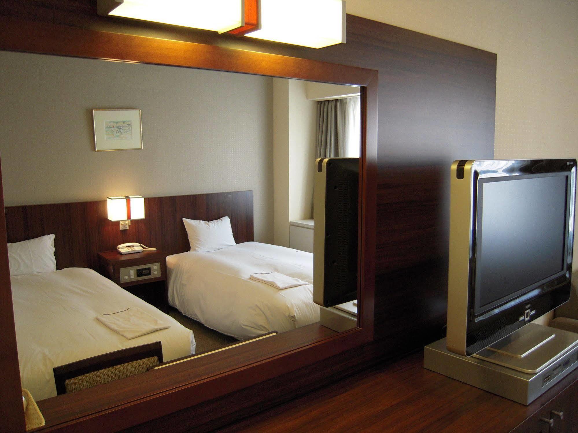 Hotel Sunroute New Sapporo Bagian luar foto